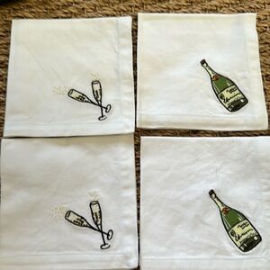 Pottery Barn 100% cotton Bubbly cocktail napkins. Set of 4. New in box
